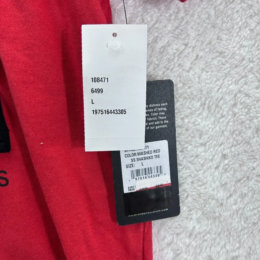 New True‎ Religion Tee Men's Large Red Sashiko  Crewneck Graphic